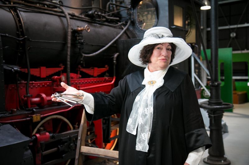 Die Erlebnisführung "Frau Bürgermeisterin geht shoppen" lädt zum historischen Schaufensterbummel im Spreewaldmuseum Lübbenau